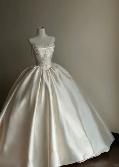 Elegant Ivory Satin Wedding Dress Strapless Ball Gown Pearl Lace Appliques Garden Wedding Dress L126