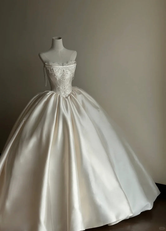 Elegant Ivory Satin Wedding Dress Strapless Ball Gown Pearl Lace Appliques Garden Wedding Dress L126