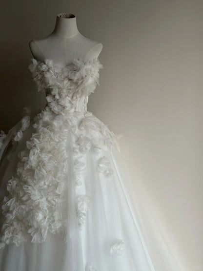 Pretty White Tulle Wedding Dress Strapless Ball Gown Floral Appliques Garden Wedding Dress L140