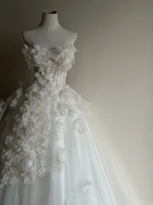 Pretty White Tulle Wedding Dress Strapless Ball Gown Floral Appliques Garden Wedding Dress L140