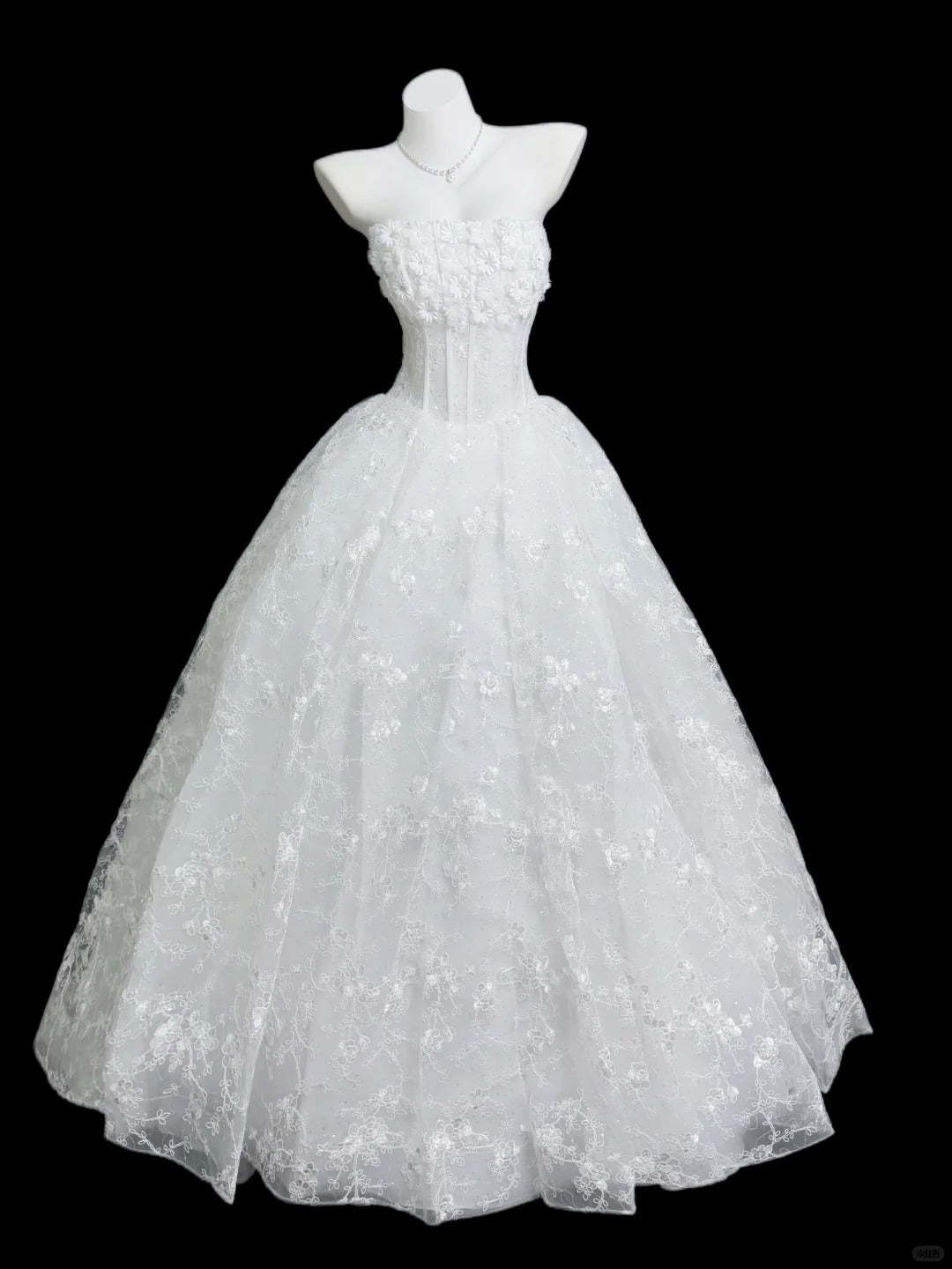 Gorgeous White Ball Gown Strapless Appliques Embroidery Beaded Tulle Dress Quinceanera Dress 16 L206