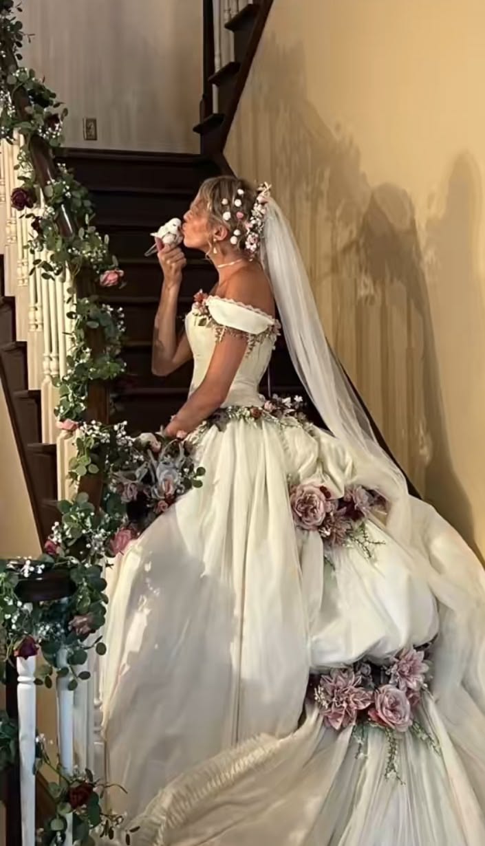 Pretty White Satin Wedding Dress Off-The-Shoulder Ball Gwon Handmade Flowers Garden Wedding Dress L211