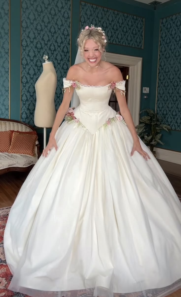 Pretty White Satin Wedding Dress Off-The-Shoulder Ball Gwon Handmade Flowers Garden Wedding Dress L211