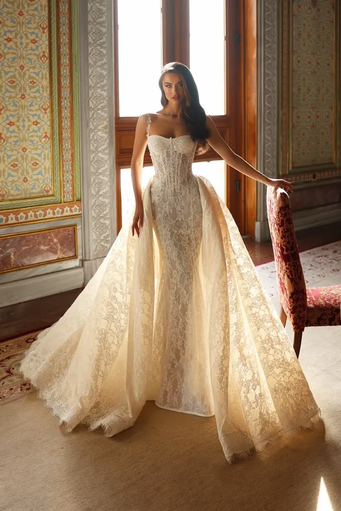 Pretty Ivory Tulle Wedding Dress Spaghetti Straps Mermaid Train Lace Floral Print Garden Wedding Dress L21