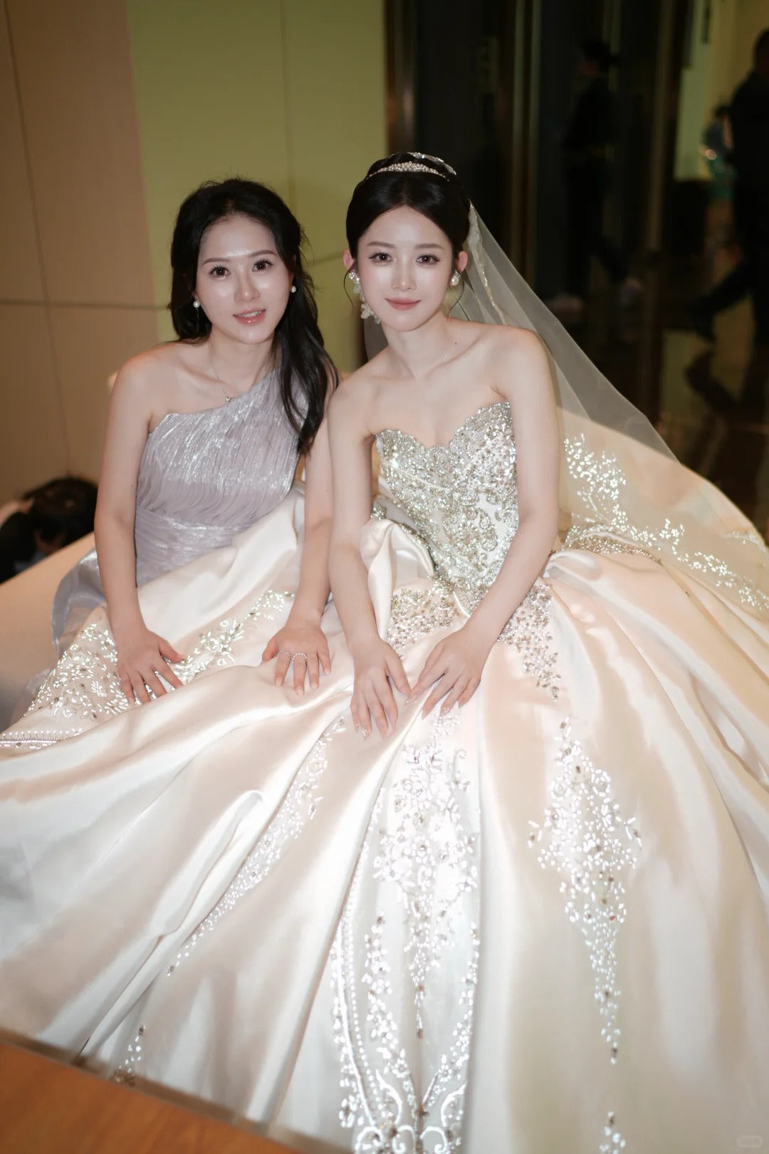 Pretty Champagne Satin Wedding Dress Sweetheart Ball Gwon Rhinestone Ballroom Wedding Dress L235