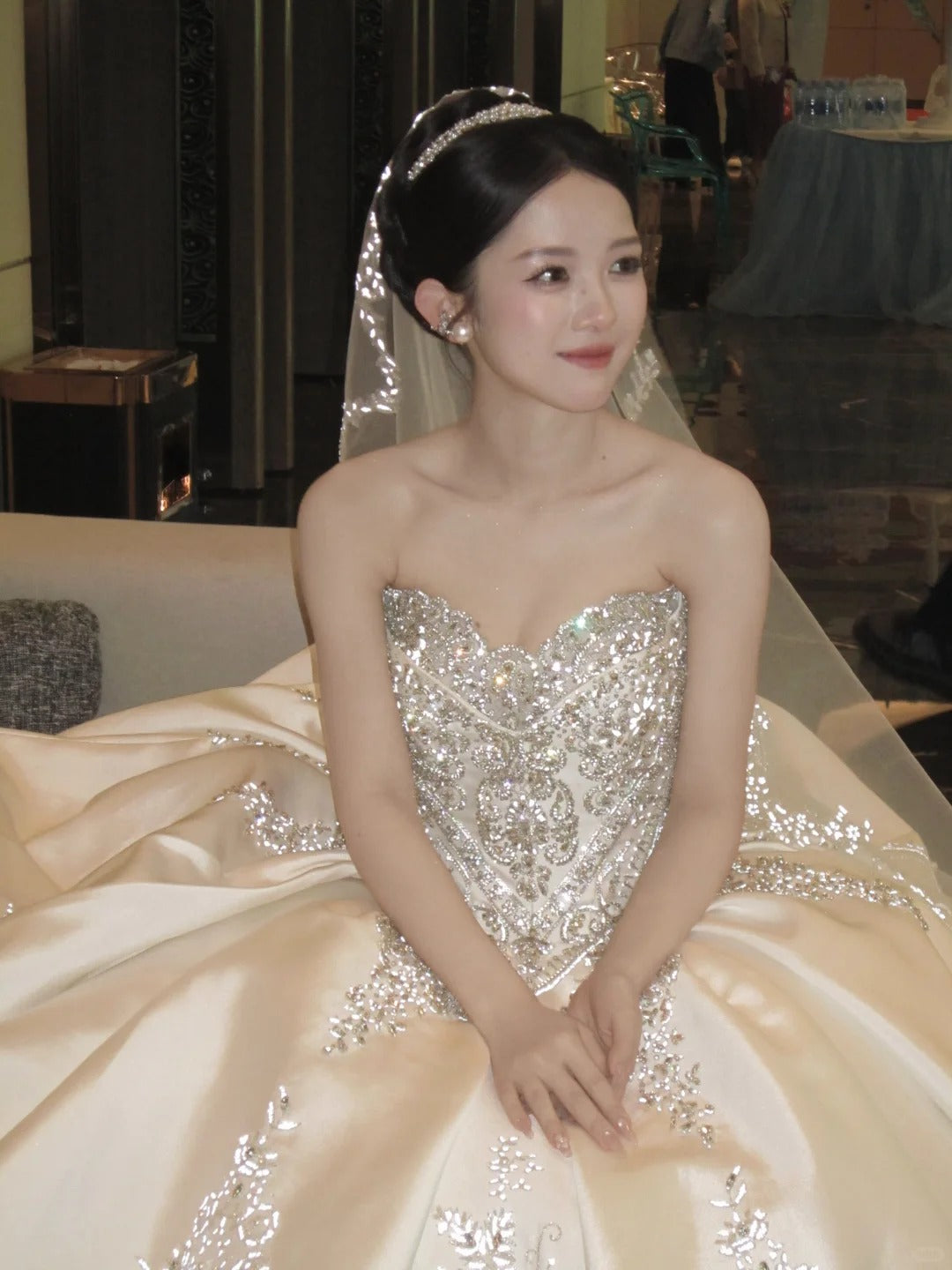 Pretty Champagne Satin Wedding Dress Sweetheart Ball Gwon Rhinestone Ballroom Wedding Dress L235