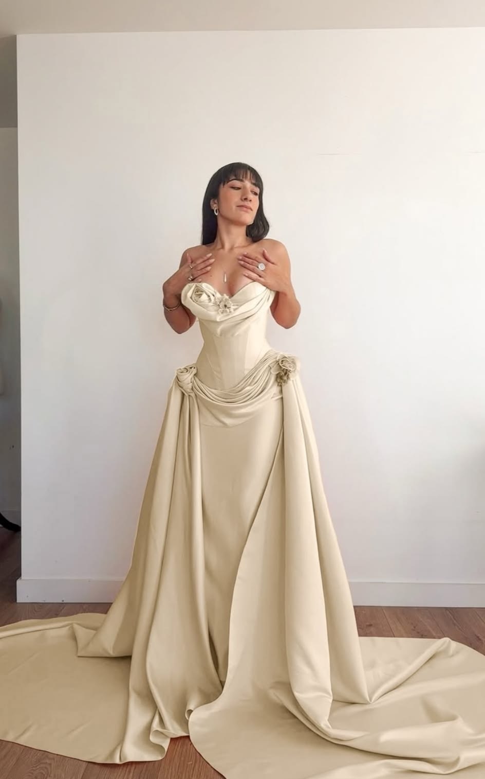 Pretty Cream Satin Wedding Dress Sweetheart A-Line Handmade Flowers Garden Wedding Dress L243