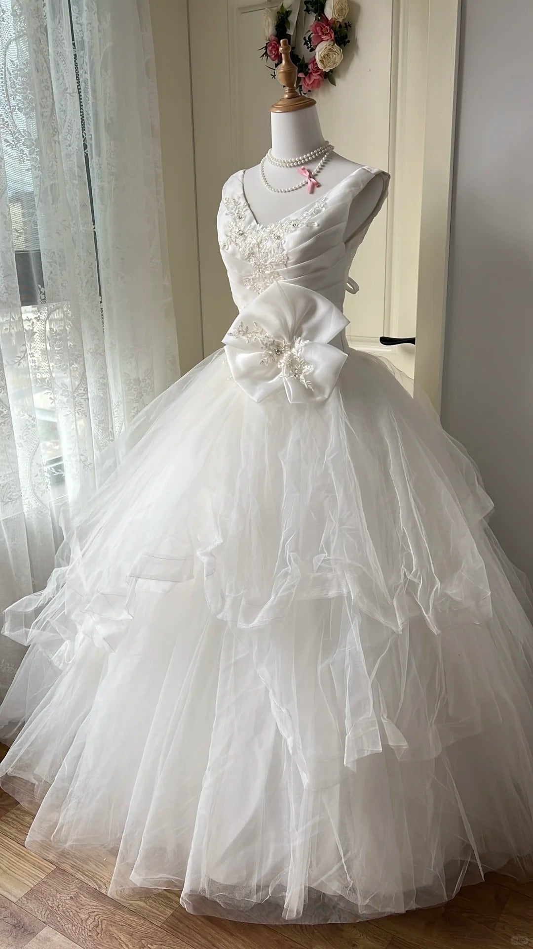 Classy White Ball Gown V-Neck Beaded Appliques Tulle Dress  Quinceanera Dress 16 L257