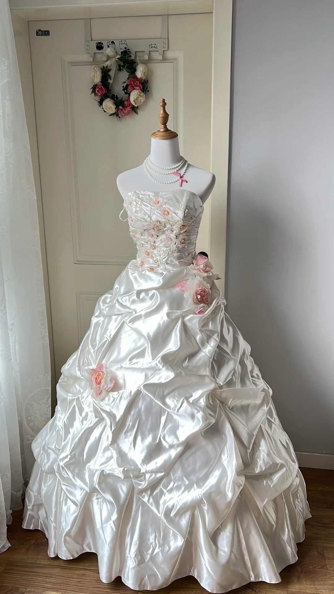 Gorgeous White Ball Gown Strapless Appliques Beaded Satin Dress Quinceanera Dress 16 L258