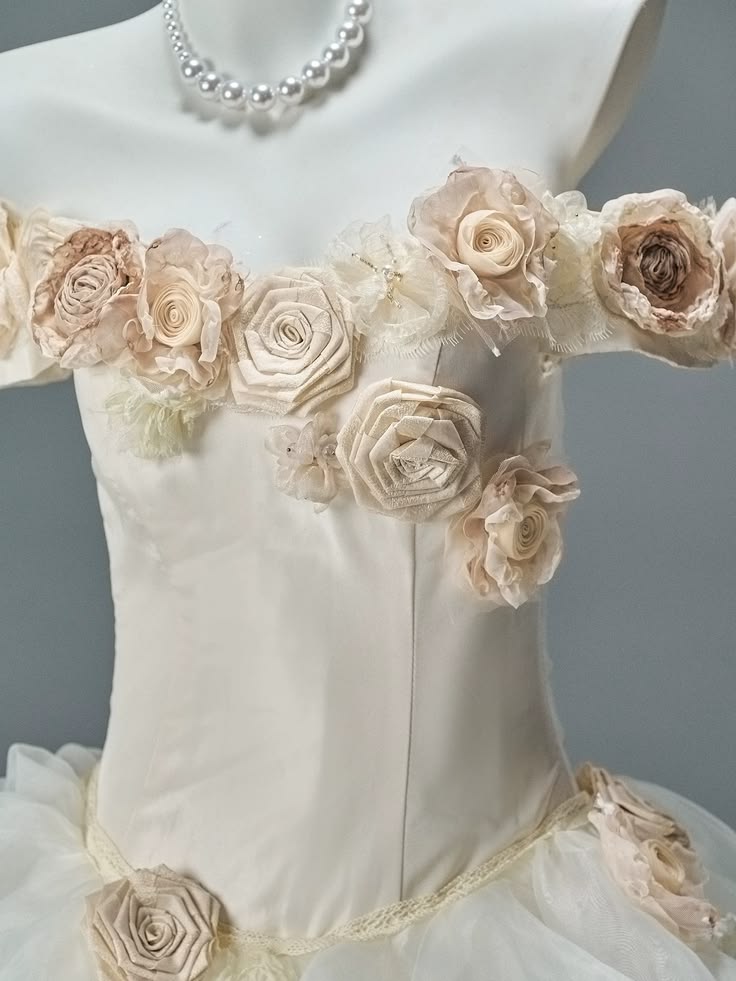 Sweet Ivory Ball Gown Strapless Handmade Flowers Ruffled Tulle Dress Quinceanera Dress 16 L267