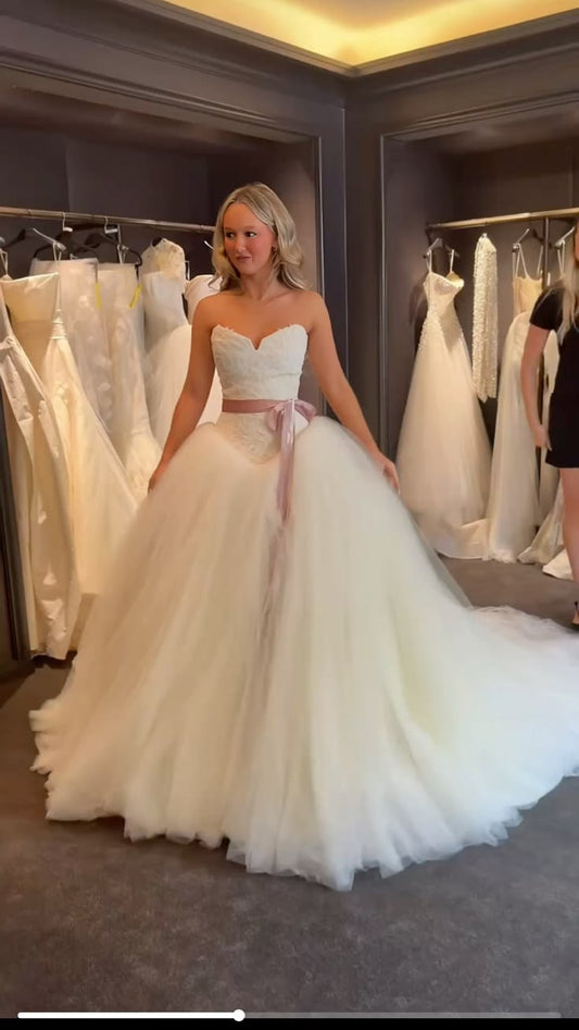 Modest White Tulle Wedding Dress Sweetheart Ball Gown Bow Appliques Garden Wedding Dress L288