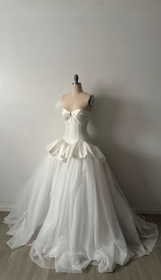 Pretty White Chiffon Wedding Dress Sweetheart Ball Gown Ruched Garden Wedding Dress L289