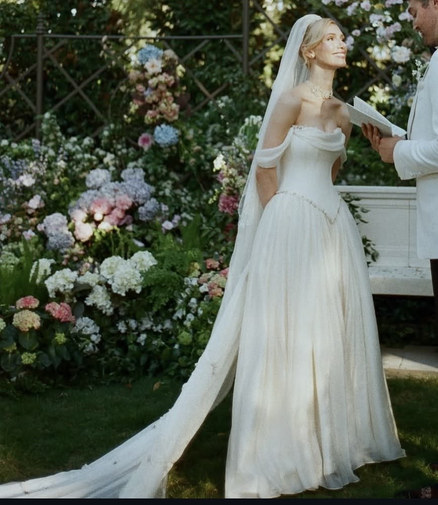 Pretty White Tulle Wedding Dress Off-The-Shoulder A-Line Ruched Garden Wedding Dress L295