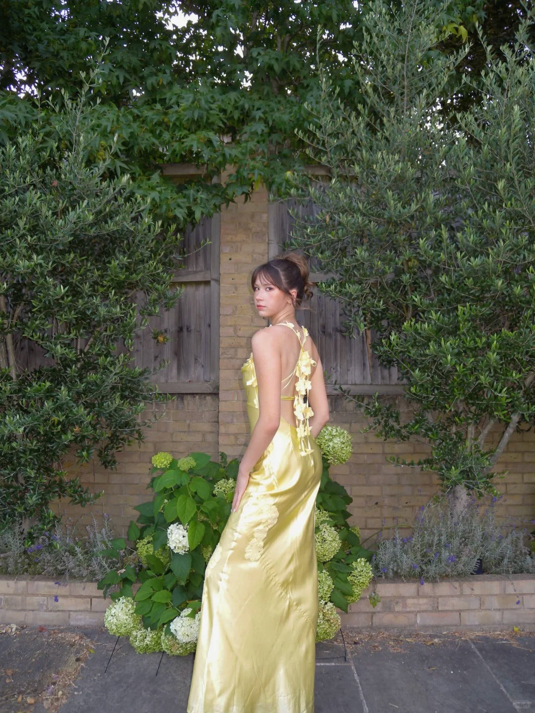 Prettty Light Yellow Sheath Halter Appliques Ruched Satin Dress Prom Dress Evening Dress L358