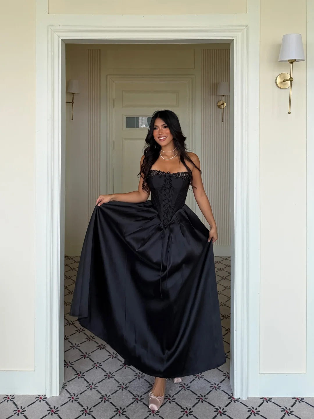 Modest Black A-Line Strapless Lace Basque Waist Corset Satin Dress Prom Dress Evening Dress L359