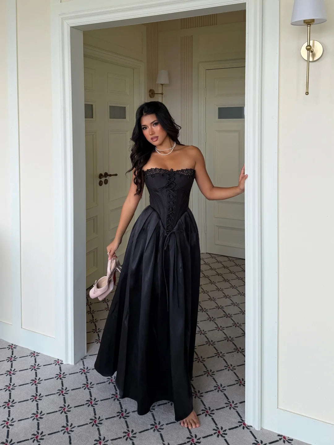 Modest Black A-Line Strapless Lace Basque Waist Corset Satin Dress Prom Dress Evening Dress L359