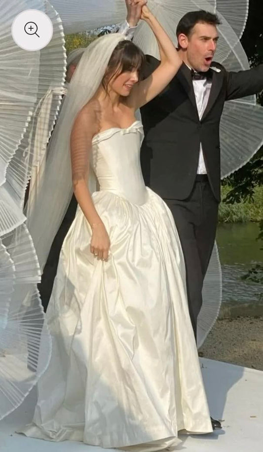 Romantic White Satin Wedding Dress Sweetheart Ball Gown Bow Ruched Garden Wedding Dress L378