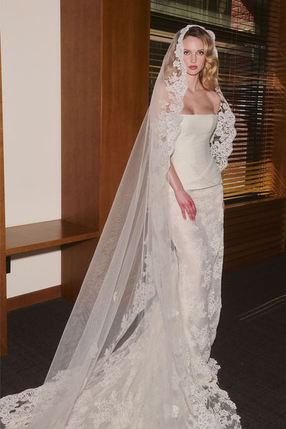 Chic White Taffeta And Tulle Wedding Dress Strapless Mermaid Lace Ballroom Wedding Dress L383