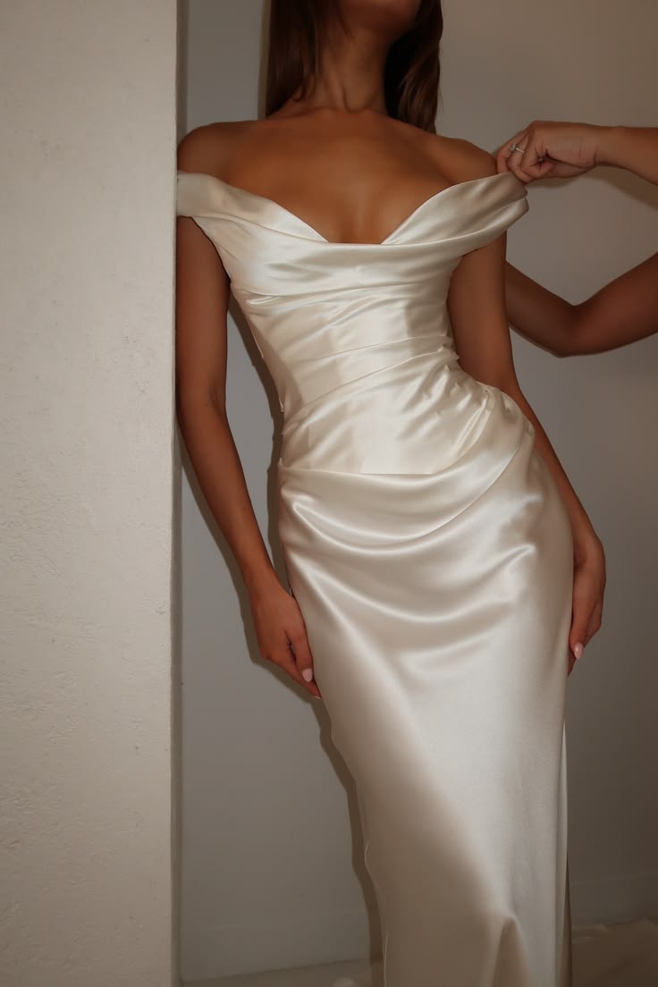 Elegant White Mermaid Off-The-Shoulder Ruched Satin Dress Prom Dress Evening Dress L387