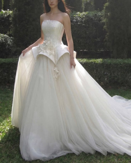 Romantic White Tulle Wedding Dress Strapless Ball Gown Appliques Beaded Floral Garden Wedding Dress L419