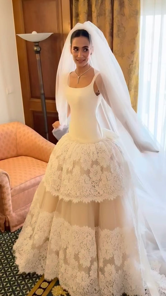 Elegant White Tulle Wedding Dress Round Ball Gown Lace Appliques Church Wedding Dress L421