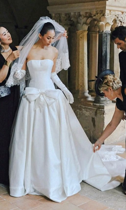 Pretty White Satin Wedding Dress Strapless Ball Gown Bow Church Wedding Dress L422