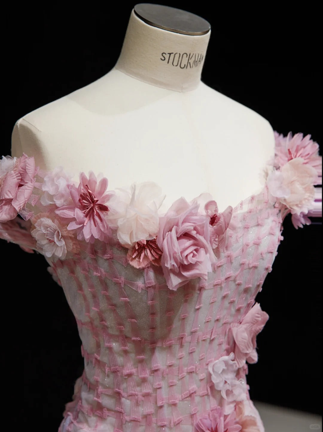 Dreamy Pink A-Line Off-The-Shoulder Handmade Flowers Appliques Tulle Dress Prom Evening Dress L461