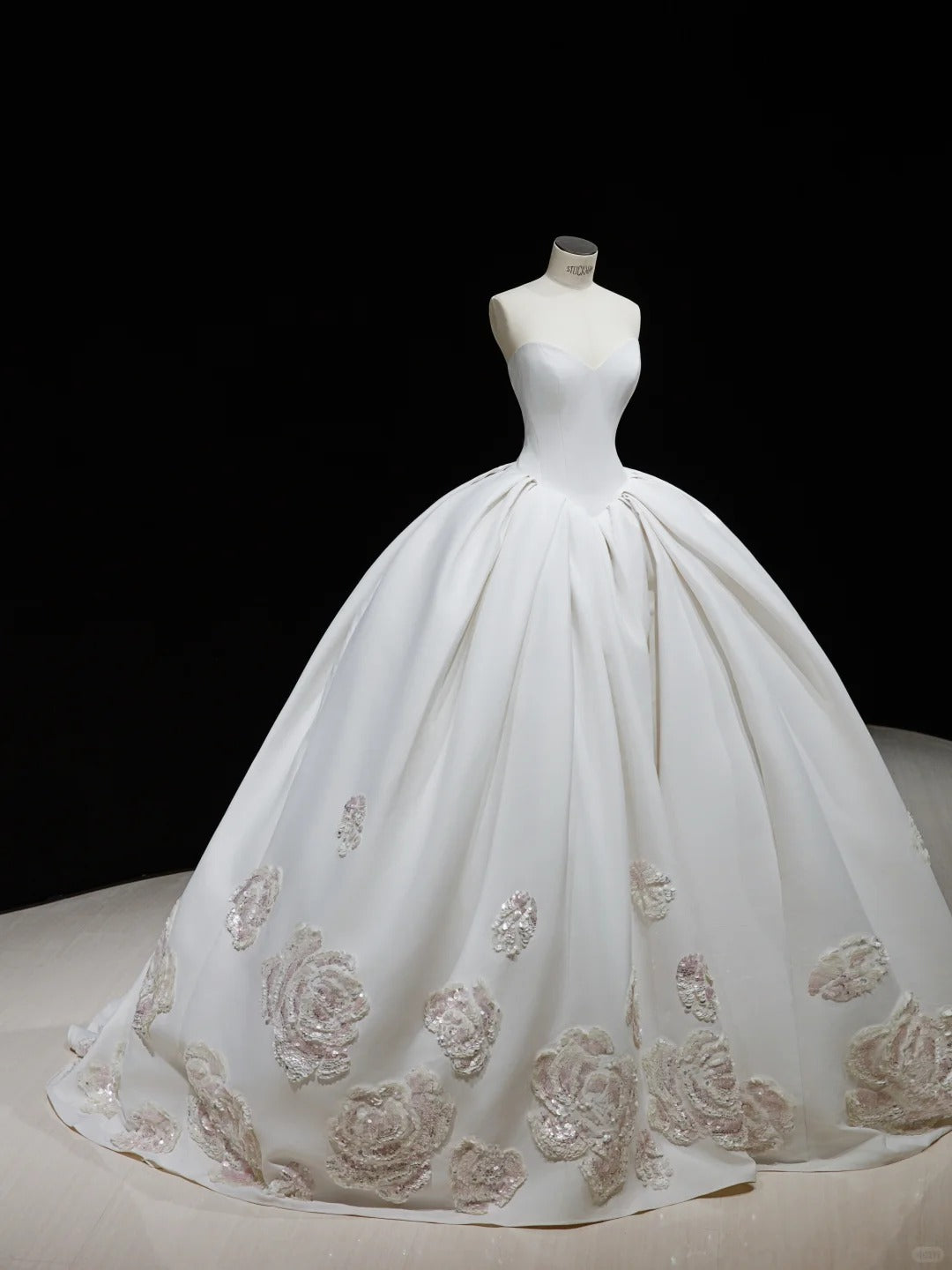 Princess White Ball Gown Sweetheart Appliques Sequins Matte Satin Dress Quinceanera Dress 16 L465