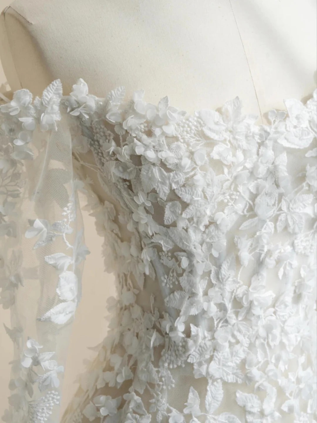 Elegant White Tulle Wedding Dress Off-The-Shoulder Mermaid Lace Appliques Ballroom Wedding Dress L477