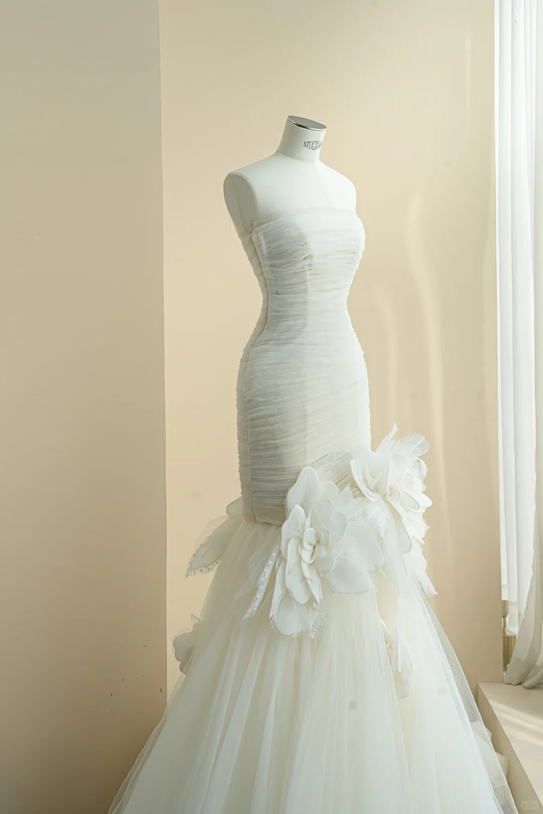 Elegant White Tulle Wedding Dress Strapless Mermaid Handmade Flowers Garden Wedding Dress L478