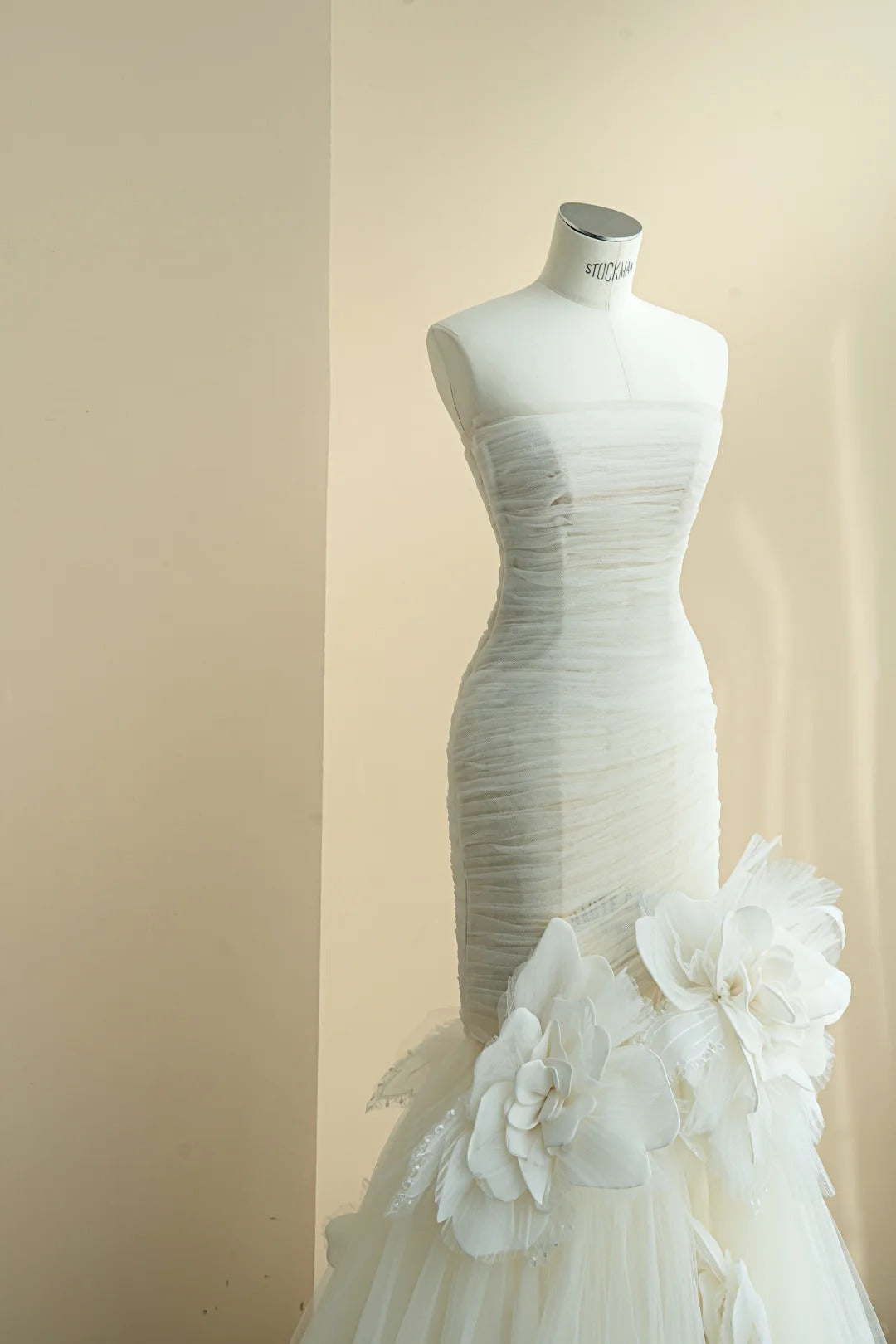 Elegant White Tulle Wedding Dress Strapless Mermaid Handmade Flowers Garden Wedding Dress L478
