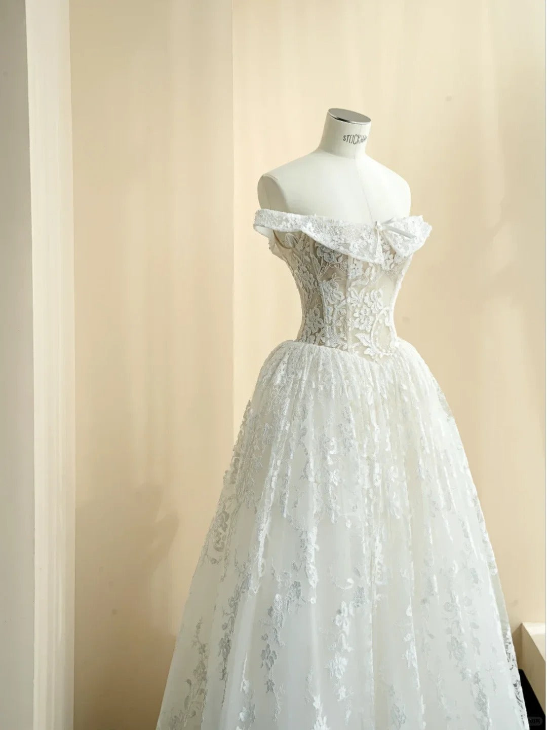 Princess White Ball Gown Off-The-Shoulder Bow Lace Tulle Dress Prom Quinceanera Dress 16 L488