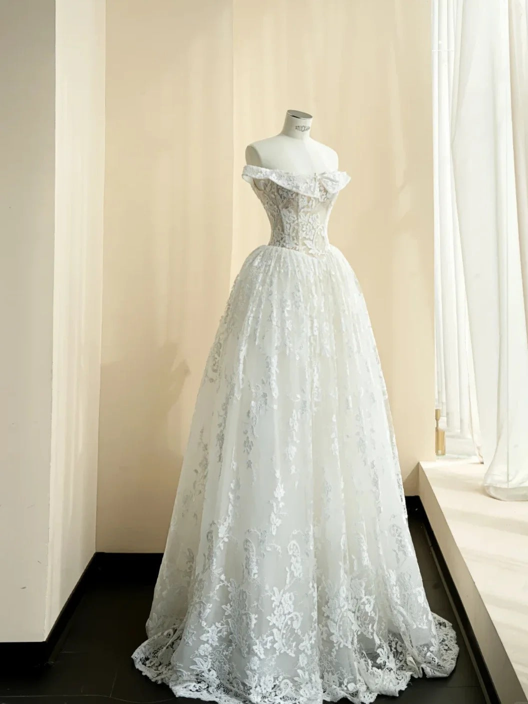 Princess White Ball Gown Off-The-Shoulder Bow Lace Tulle Dress Prom Quinceanera Dress 16 L488