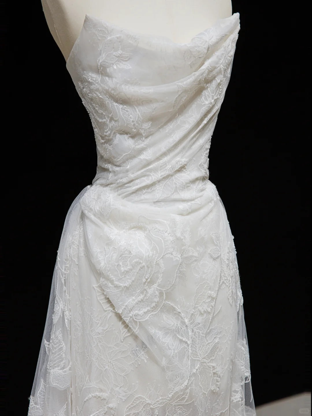 Pretty White Tulle Wedding Dress Strapless A-Line Lace Appliques Ballroom Wedding Dress L493