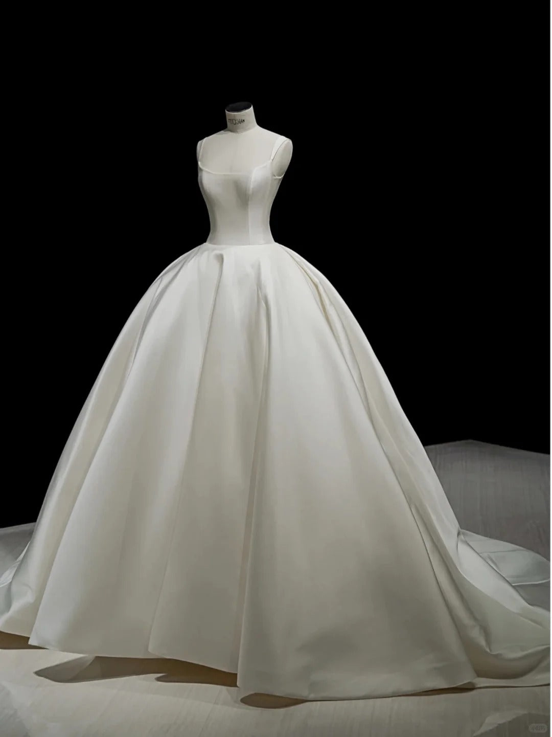 Elegant White Satin Wedding Dress Spaghetti Strap Ball Gown Ruched Church Wedding Dress L504