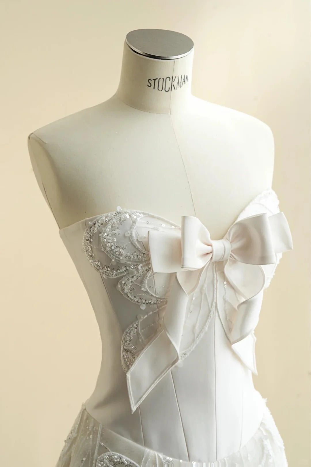 Sweet White A-Line Sweetheart Bow Sequins Beaded Appliques Tulle Dress Prom Evening Dress L507