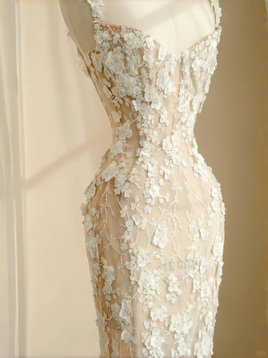 Pretty Nude Tulle Wedding Dress Spaghetti Strap Mermaid Lace Appliques Ballroom Wedding Dress L509