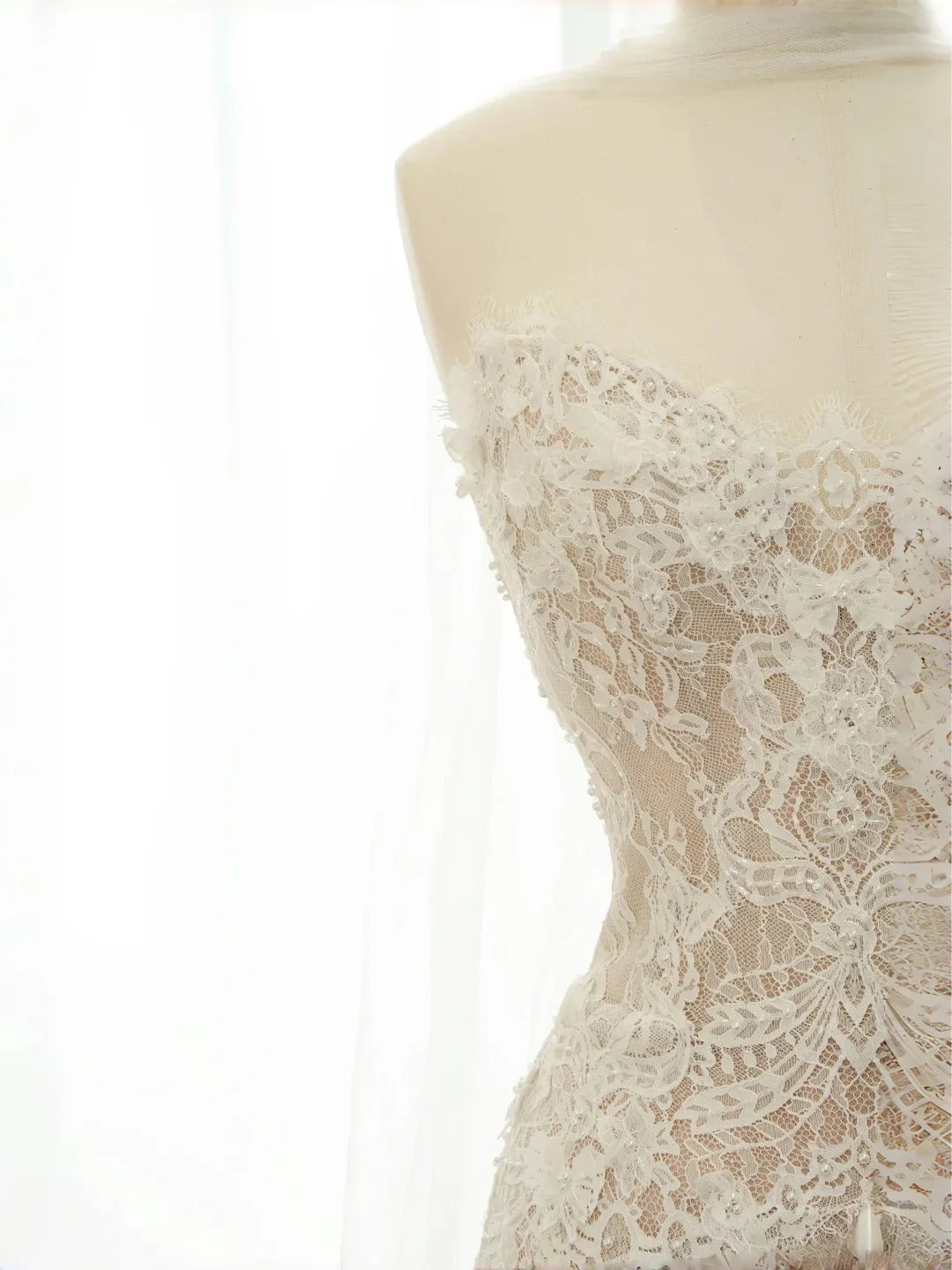 Feminine Cream Tulle Wedding Dress Sweetheart A-Line Lace Appliques Garden Wedding Dress L512