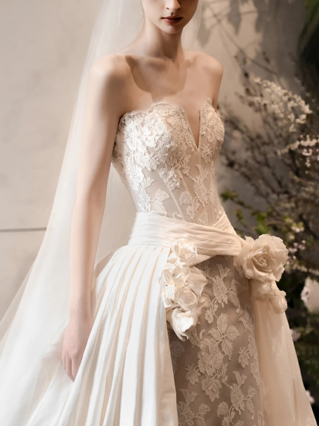 Pretty Ivory Tulle Wedding Dress Sweetheart A-Line Floral Lace Applique Garden Wedding Dress L561