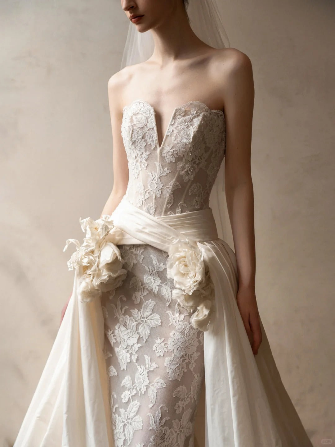 Pretty Ivory Tulle Wedding Dress Sweetheart A-Line Floral Lace Applique Garden Wedding Dress L561