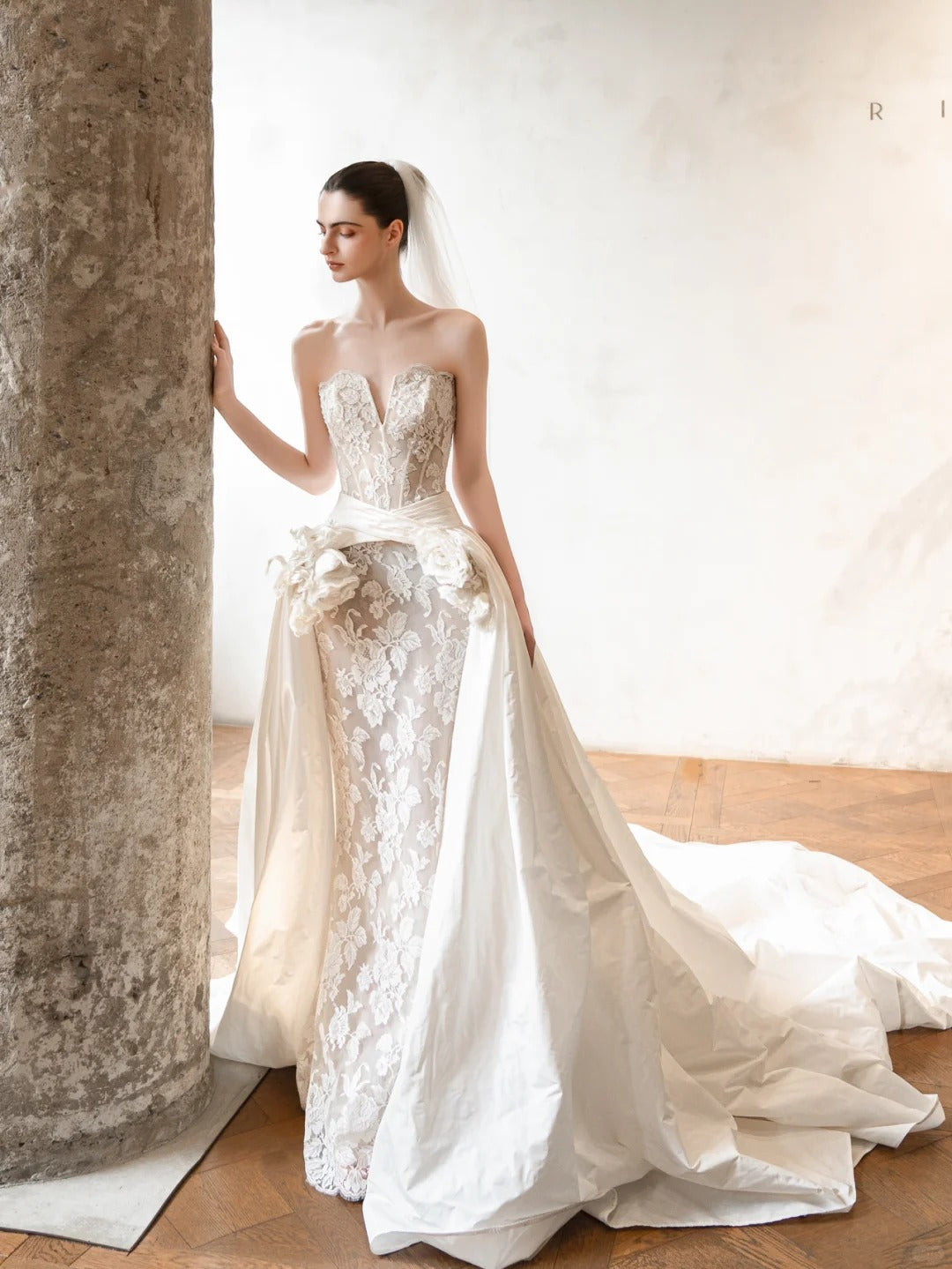 Pretty Ivory Tulle Wedding Dress Sweetheart A-Line Floral Lace Applique Garden Wedding Dress L561