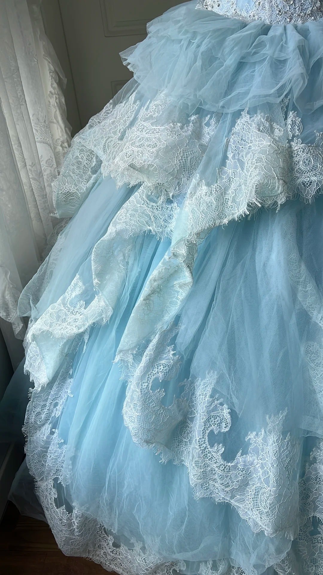 Princess Light Blue Ball Gown Spaghetti Strap Appliques Beaded Tulle Dress Quinceanera Dress 16 L575