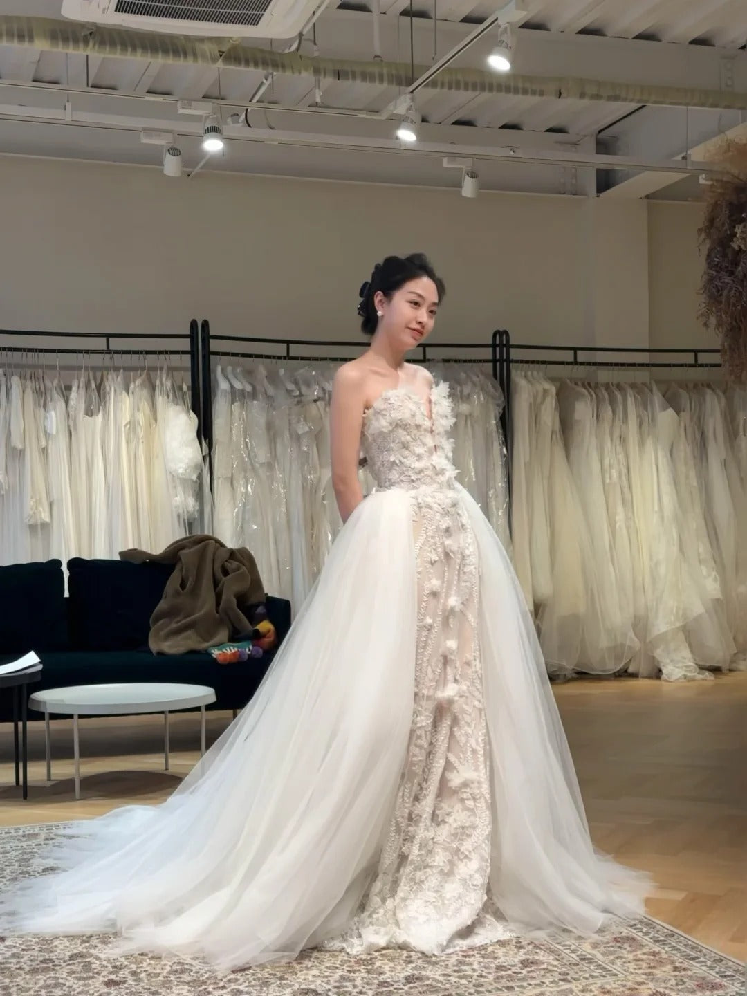 Gorgeous White Tulle Wedding Dress Sweetheart Ball Gown Appliques Beaded Garde Wedding Dress L61