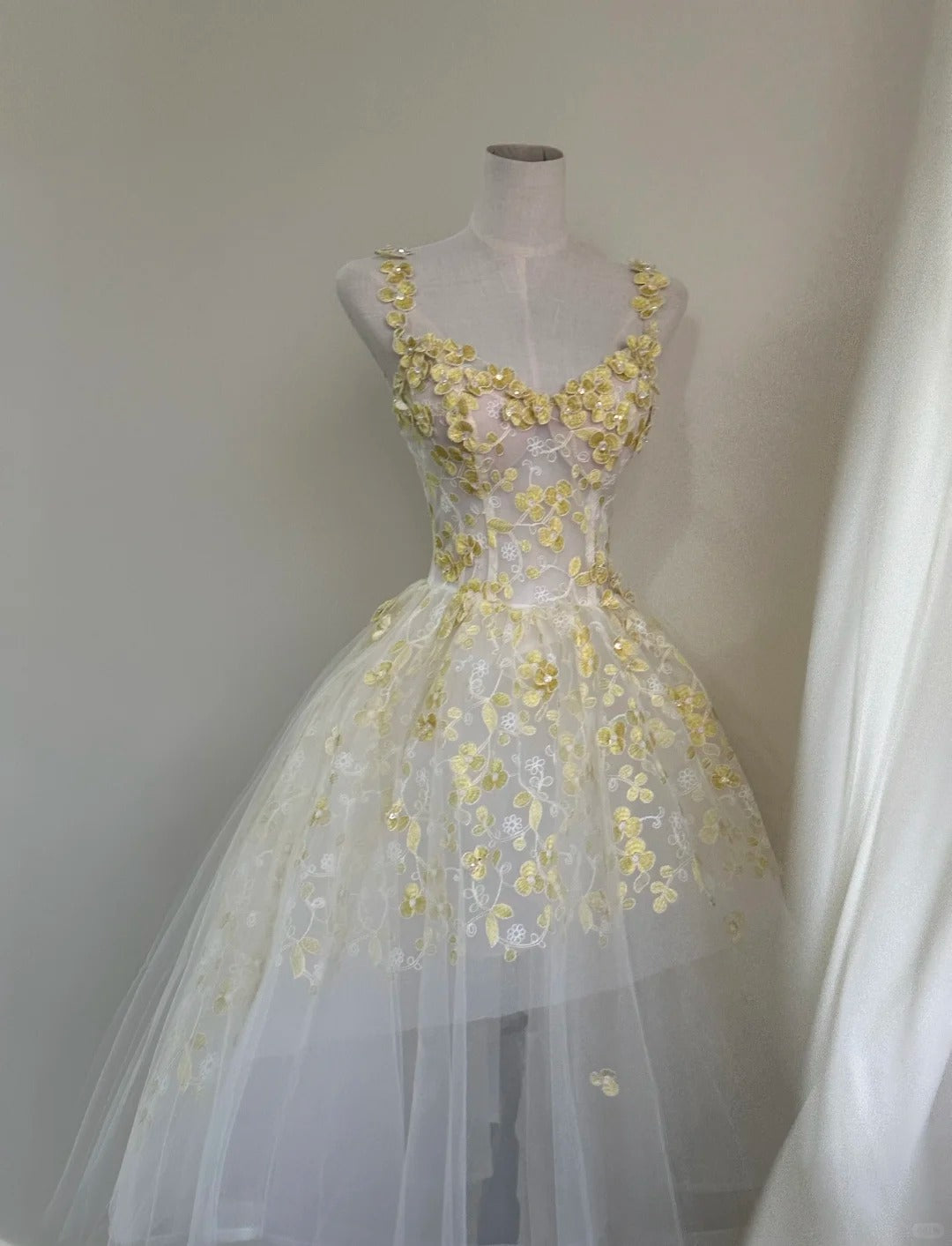Dreamy White And Yellow Ball Gown Spaghetti Straps Floral Appliques Embroidery Tulle Dress Prom Dress L65