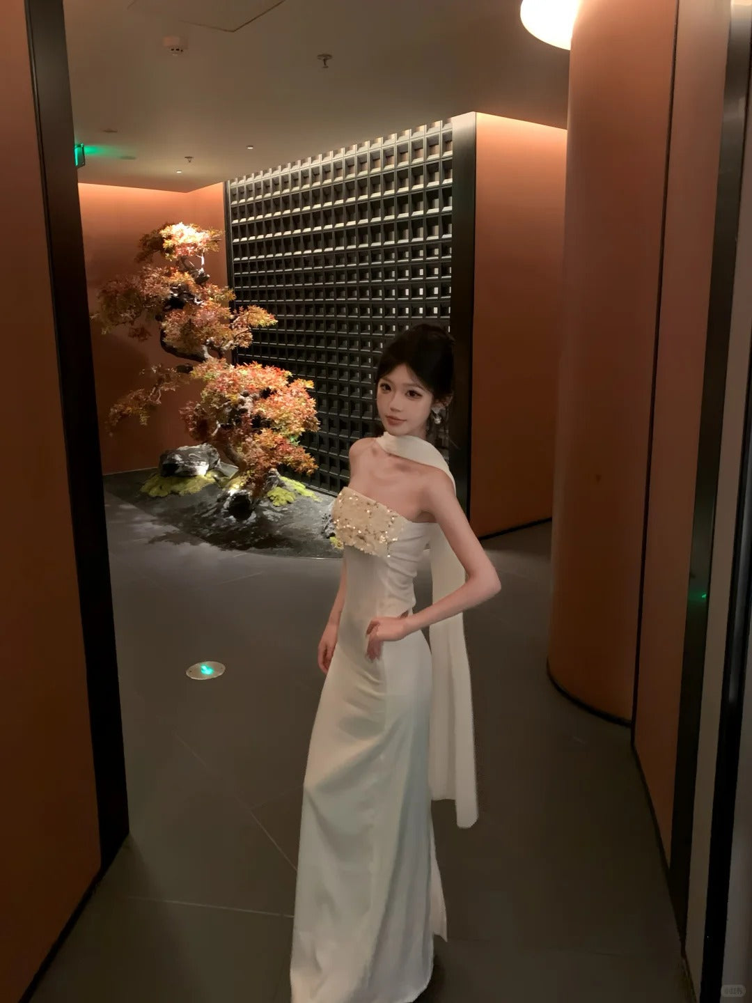 Elegant White Sheath Strapless Rhinestone Sequins Satin Dress Prom Evening Dress L70