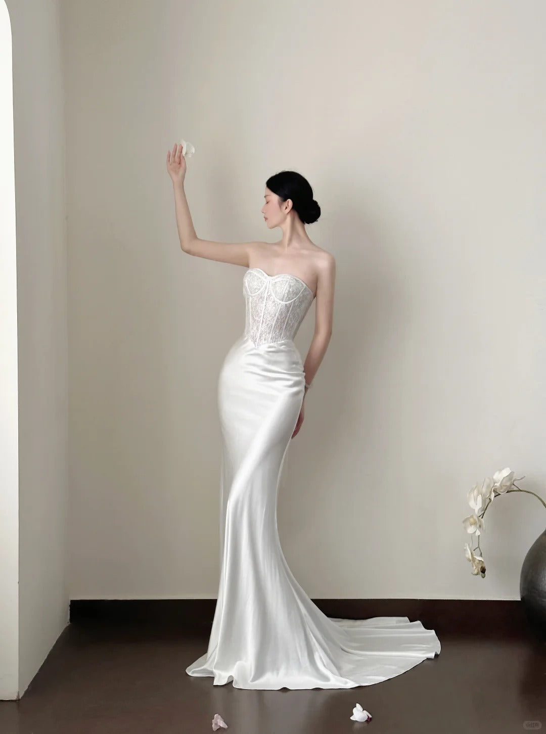 Classy White Satin Wedding Dress Sweetheart Mermaid Lace Corset Bodice Garden Wedding Dress L92