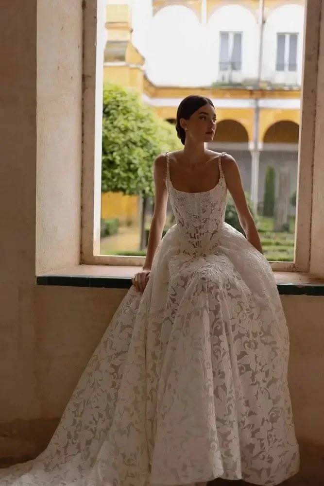 Elegant Ivory Spaghetti Strap Wedding Dress  Beaded Lace Appliques Dress M007