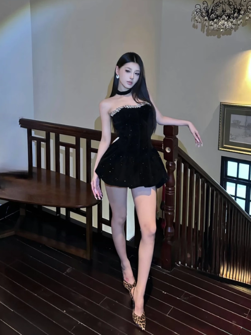 Shiny Velvet Strapless Sleeveless Ball Gown Sweet 16 Dress Homecoming Dress with Bowknot D1736