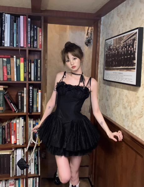 Elegant Spaghetti Straps Sleeveless Tiered Lace Ballet Skirt Homecoming Dress with Handmade Flower D1759