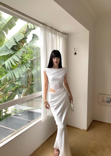 Sexy White Pleated Slim-fitting Waist-baring Mermaid Dress Women Summer Dress Dating Dress   D1850